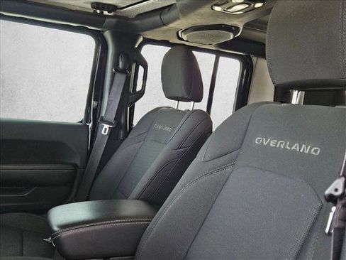 Used 2021 Jeep Gladiator Overland image 19