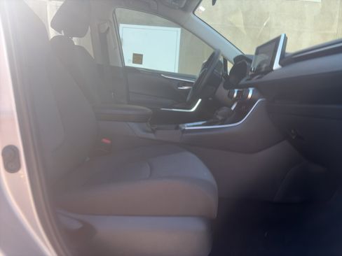 Used 2024 Toyota RAV4 XLE AWD/4WD image 28