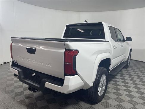 Certified 2025 Toyota Tacoma SR5 AWD/4WD image 7