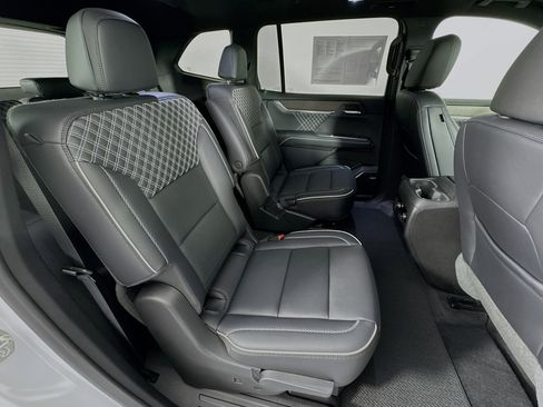 Used 2024 GMC Acadia Denali image 30