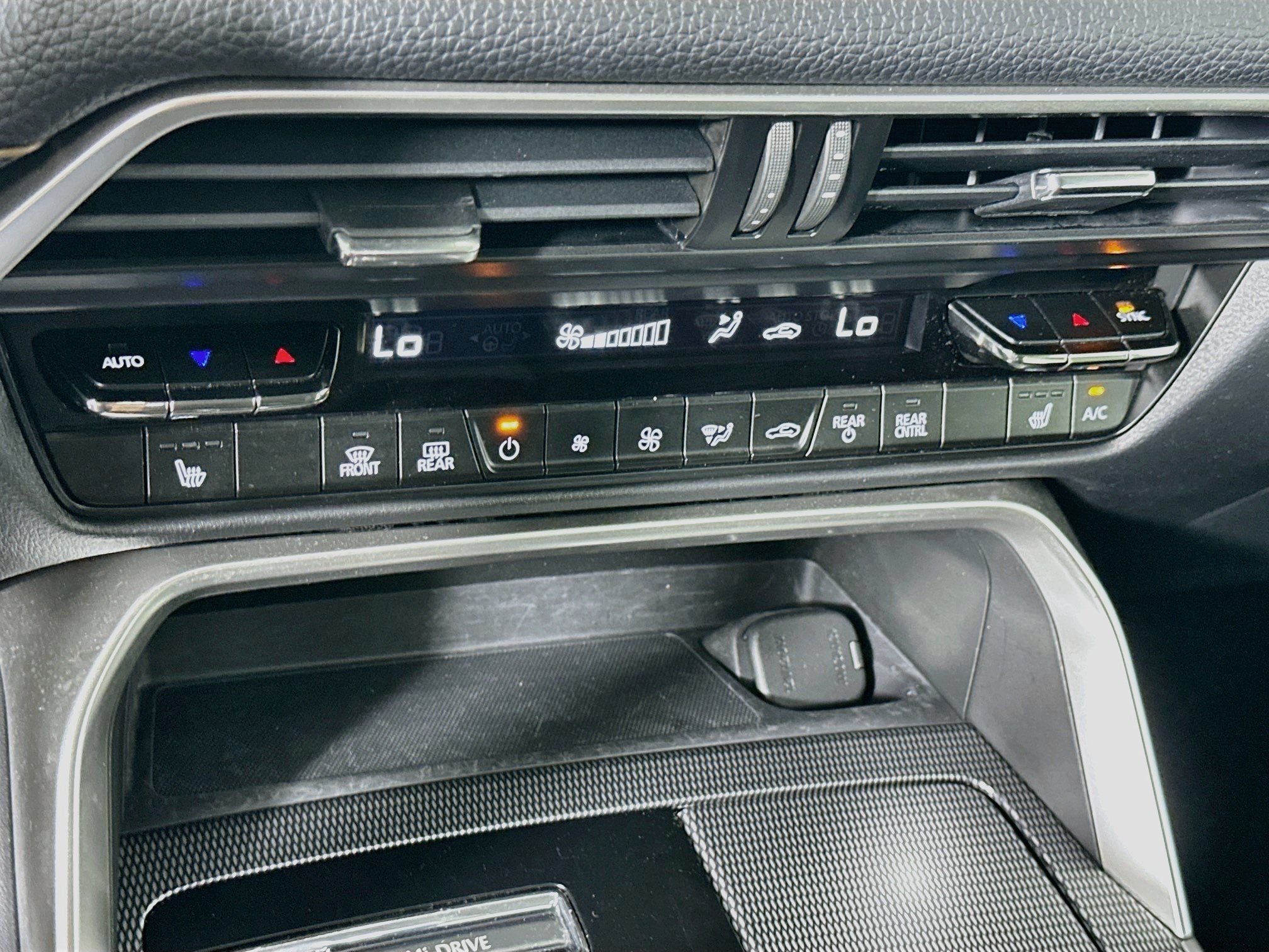 Used 2024 MAZDA CX-90 Plug-In Hybrid w/ Preferred AWD/4WD image 23