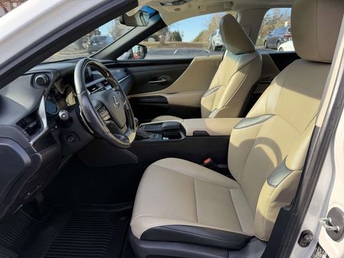 Used 2020 Lexus ES 300h w/ Premium Package image 13