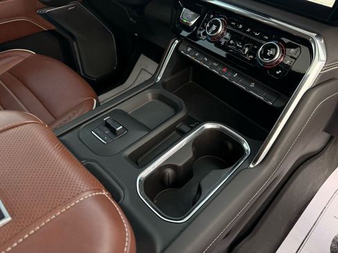 Used 2024 GMC Sierra 2500 Denali Ultimate image 26