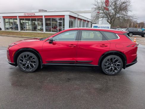 Used 2025 Toyota Crown Signia w/ Advanced Technology Package image 2