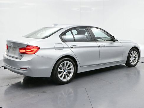 Used 2018 BMW 320i xDrive Sedan w/ Convenience Package AWD/4WD image 7