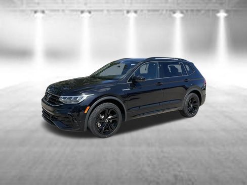 Certified 2023 Volkswagen Tiguan SE R-Line FWD image 2