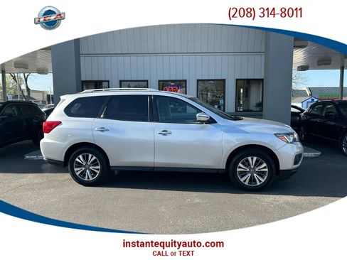 Used 2020 Nissan Pathfinder SL image 1