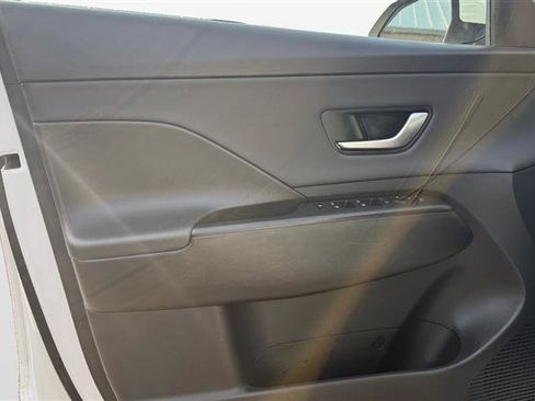 Used 2024 Hyundai Kona Limited AWD/4WD image 11
