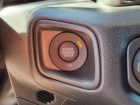 New 2025 Jeep Gladiator Sport image 18