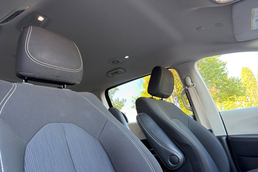 Used 2023 Chrysler Voyager LX FWD image 15