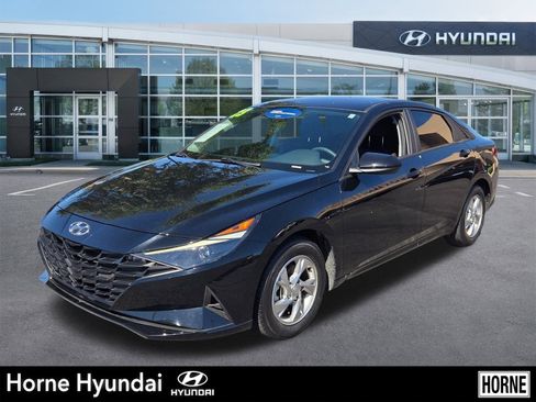 Certified 2023 Hyundai Elantra SE image 1