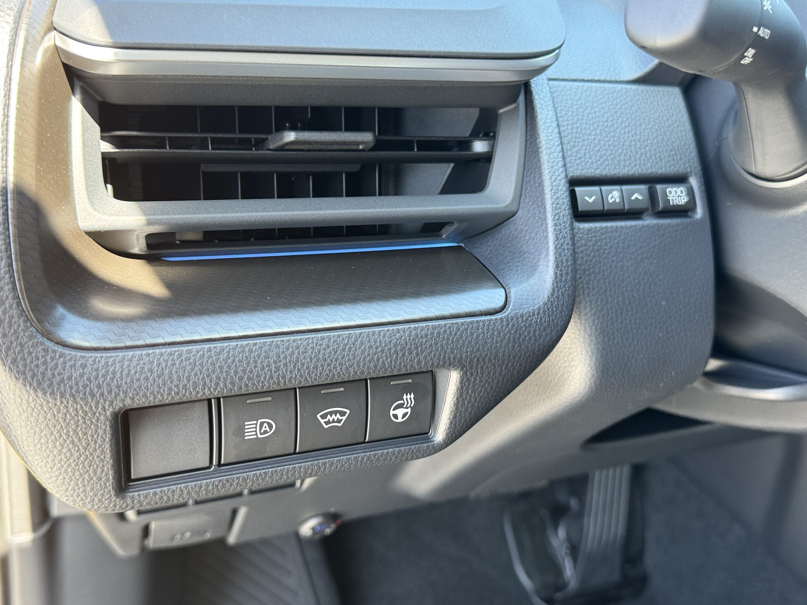 New 2027 Toyota Prius FWD image 17