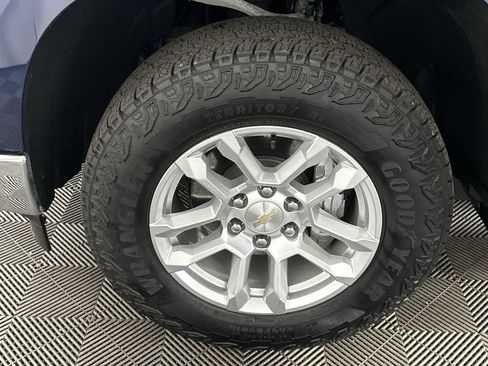 Used 2023 Chevrolet Silverado 1500 LT AWD/4WD image 34