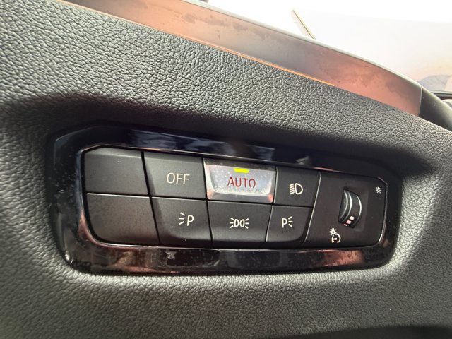 Used 2023 BMW 330i xDrive Sedan w/ Premium Package AWD/4WD image 35