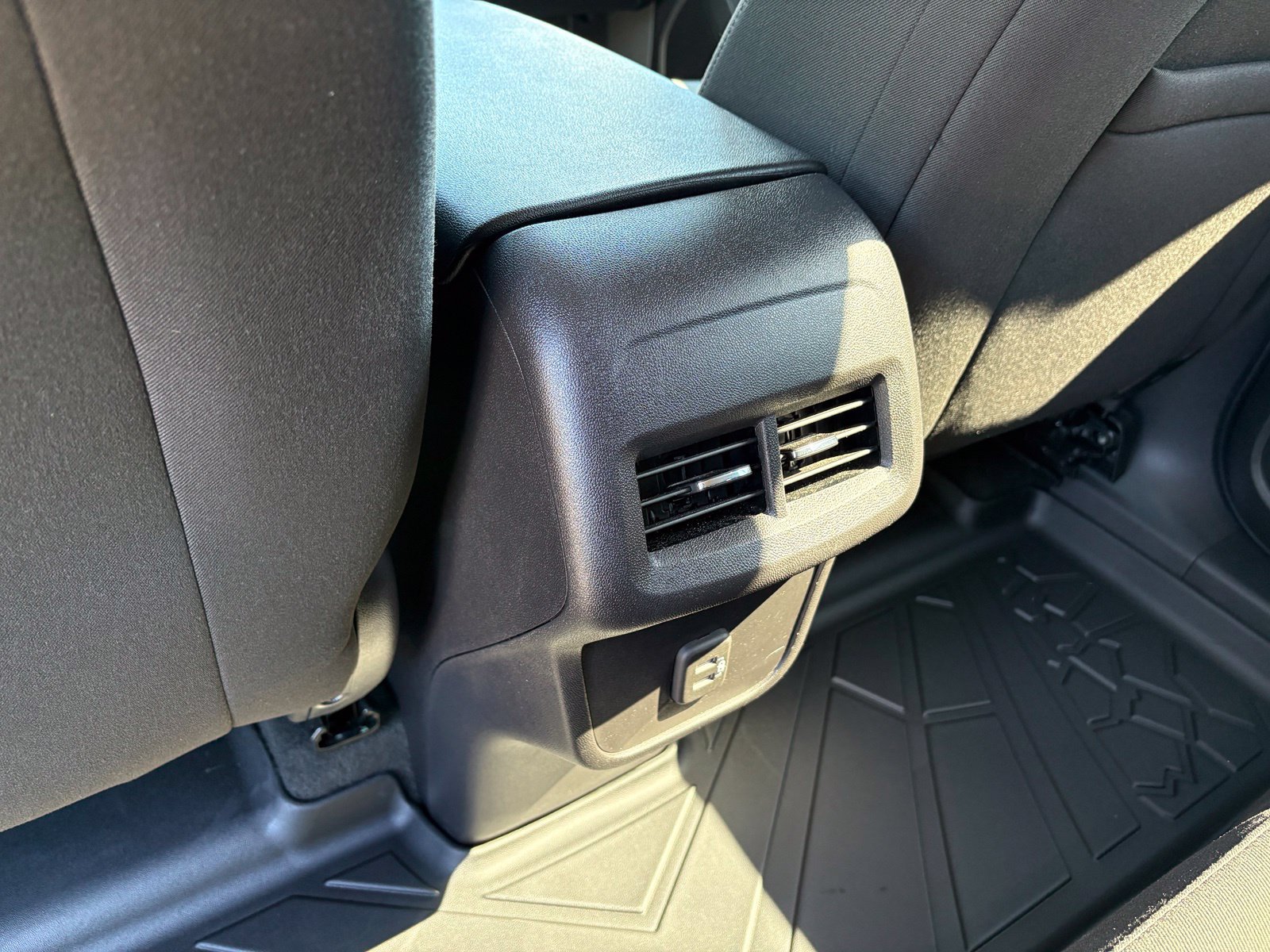 Used 2024 Chevrolet Equinox LT FWD image 29