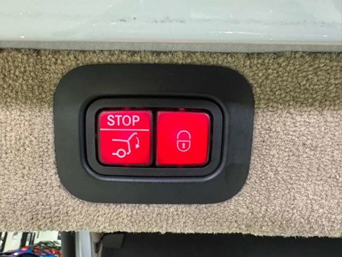 Used 2021 Aston Martin DBX image 43