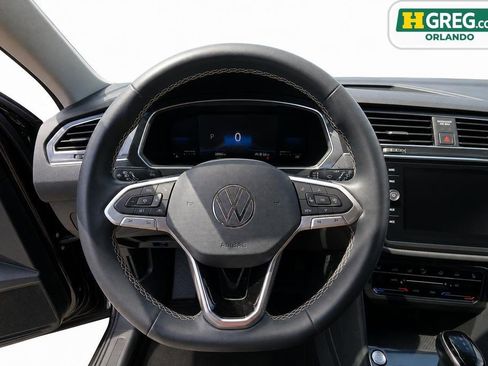 Used 2022 Volkswagen Tiguan SE FWD image 11
