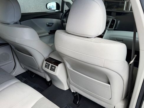 Used 2012 Toyota Venza LE w/ LE Convenience Pkg FWD image 32