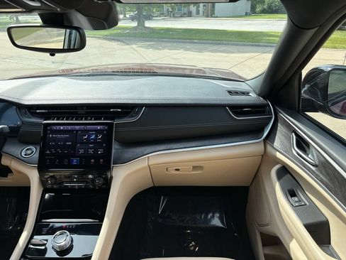 Used 2023 Jeep Grand Cherokee L Limited AWD/4WD image 35