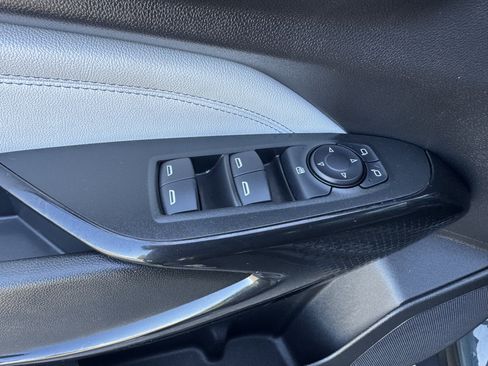 Used 2025 Chevrolet Trax LT FWD image 12