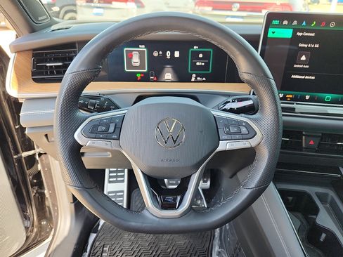 Certified 2025 Volkswagen Tiguan SEL R-Line AWD/4WD image 16