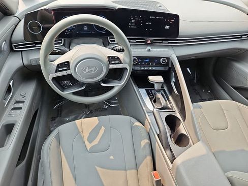 Used 2024 Hyundai Elantra SEL FWD image 10