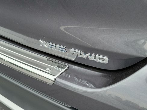 Used 2023 Toyota Highlander XSE AWD/4WD image 7