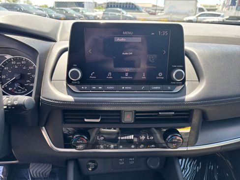 Used 2025 Nissan Rogue SV FWD image 17