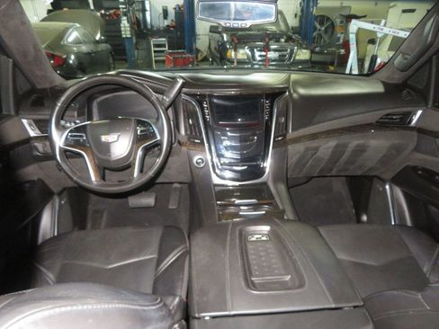 Used 2015 Cadillac Escalade Platinum AWD/4WD image 41
