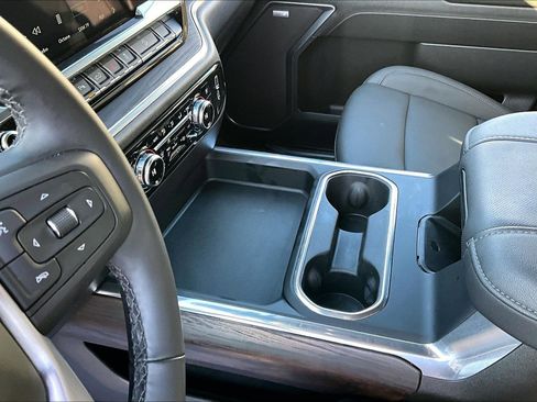 Used 2025 GMC Sierra 2500 SLT w/ SLT Premium Package image 15