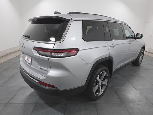 Used 2023 Jeep Grand Cherokee L Limited w/ Luxury Tech Group II image 5