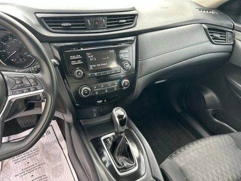 Used 2017 Nissan Rogue S FWD image 20