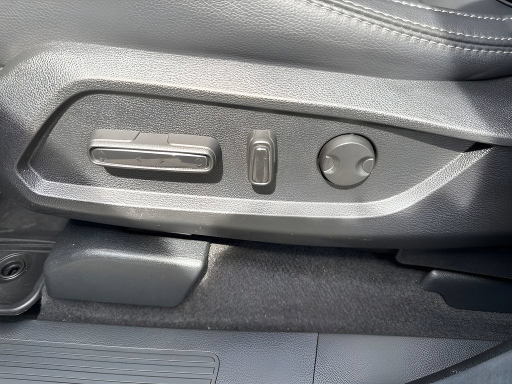 Used 2025 Honda Pilot EX-L image 10