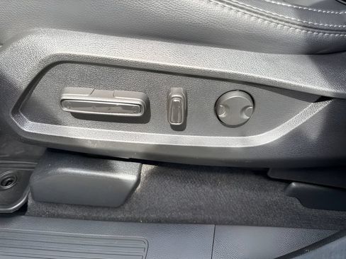 Used 2025 Honda Pilot EX-L image 10