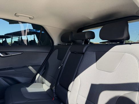 Used 2023 Kia Niro EX Touring image 36