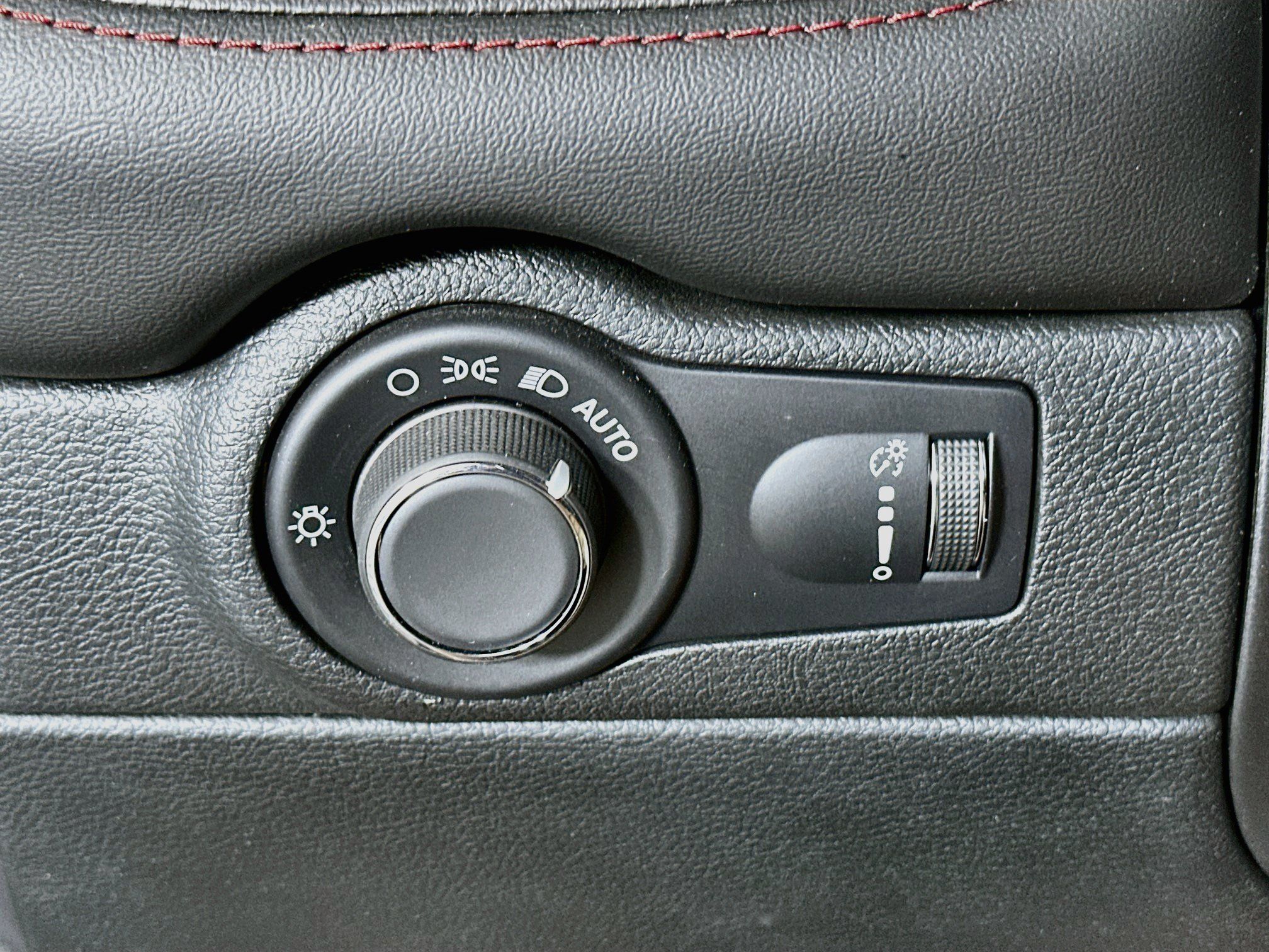 Used 2025 Dodge Durango GT AWD/4WD image 17