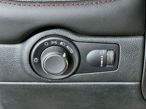 Used 2025 Dodge Durango GT AWD/4WD image 17