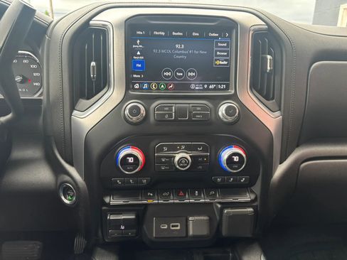 Used 2021 GMC Sierra 2500 SLT w/ SLT Preferred Package image 24