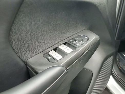 Used 2023 Mitsubishi Outlander SE image 13