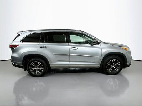 Used 2016 Toyota Highlander XLE AWD/4WD image 8