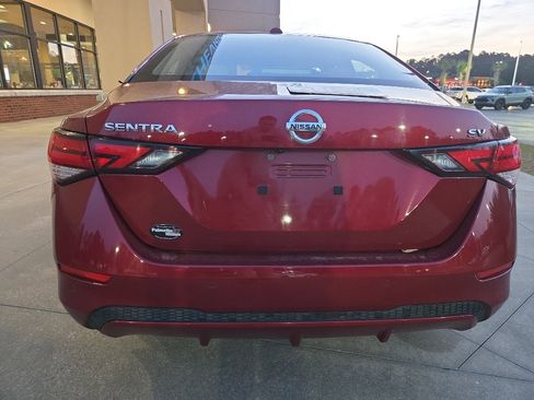Used 2022 Nissan Sentra SV w/ SV Premium Package image 5
