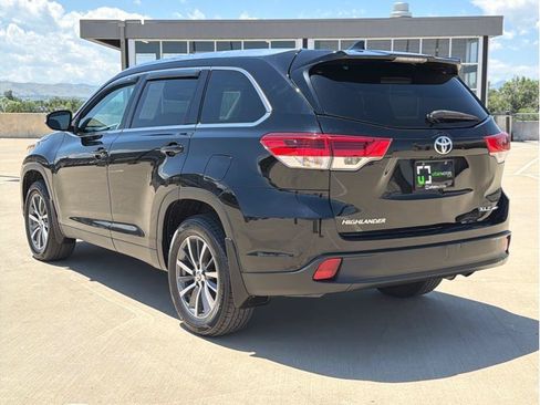 Used 2019 Toyota Highlander XLE AWD/4WD image 6