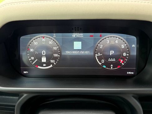 Certified 2022 Land Rover Defender 90 X-Dynamic SE AWD/4WD image 36