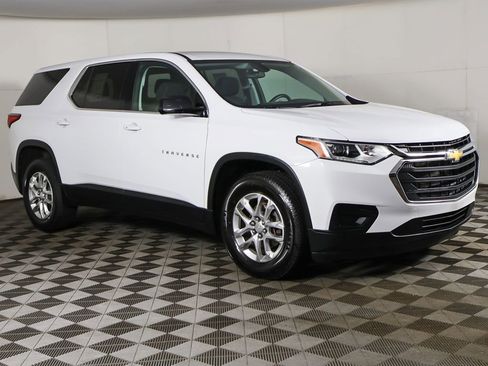 Used 2020 Chevrolet Traverse LS FWD image 2