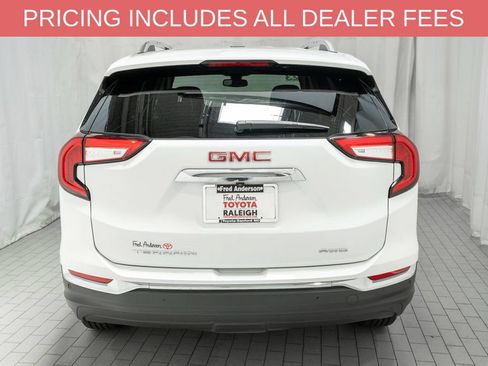 Used 2023 GMC Terrain SLT AWD/4WD image 4