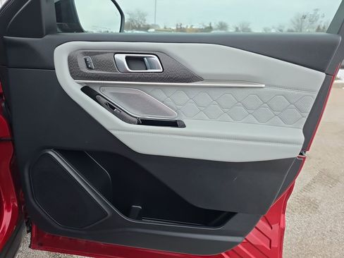 Used 2025 Ford Explorer Platinum w/ LUX Leather Package image 15