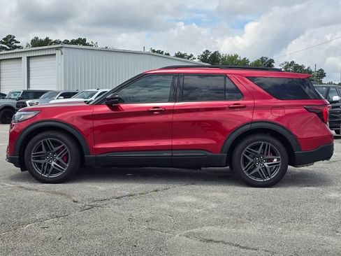 Used 2025 Ford Explorer ST AWD/4WD image 2