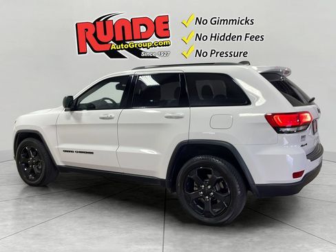 Used 2019 Jeep Grand Cherokee Laredo AWD/4WD image 4