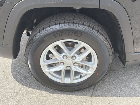 New 2026 Jeep Grand Cherokee Laredo w/ Trailer Tow Package image 21