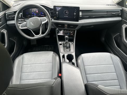 Used 2025 Volkswagen Jetta SE FWD image 22
